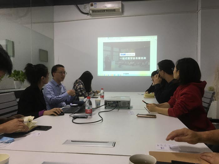 睿陽廣告同仁探討數字會務系統的創(chuàng)造力